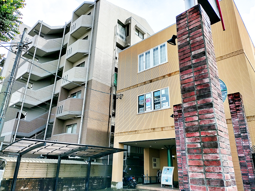 【校舎外観】名東図書館にほど近い場所にあります